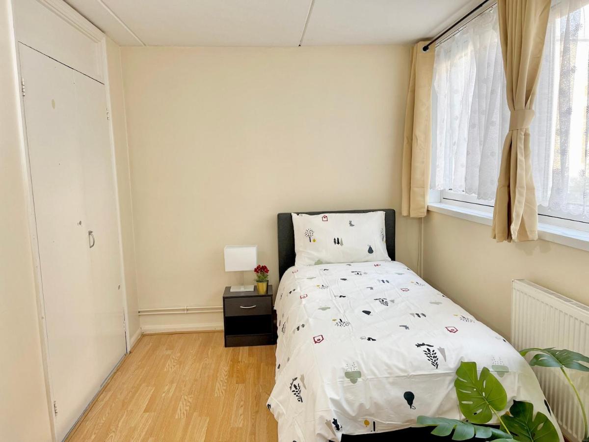 3Br Central London Close Station 外观 照片
